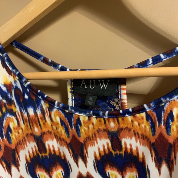 AUW Short Sleeve Top - Picture 3 of 4